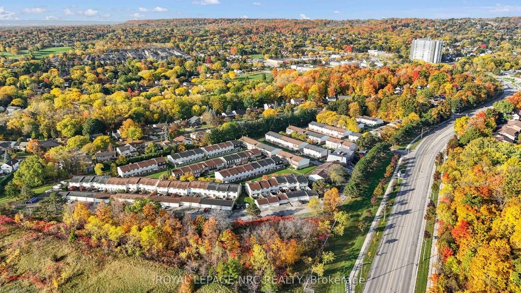 Photo of 2232 Upper Middle Road #4, Burlington, ON L7P 2Z9 (MLS # W12481639)