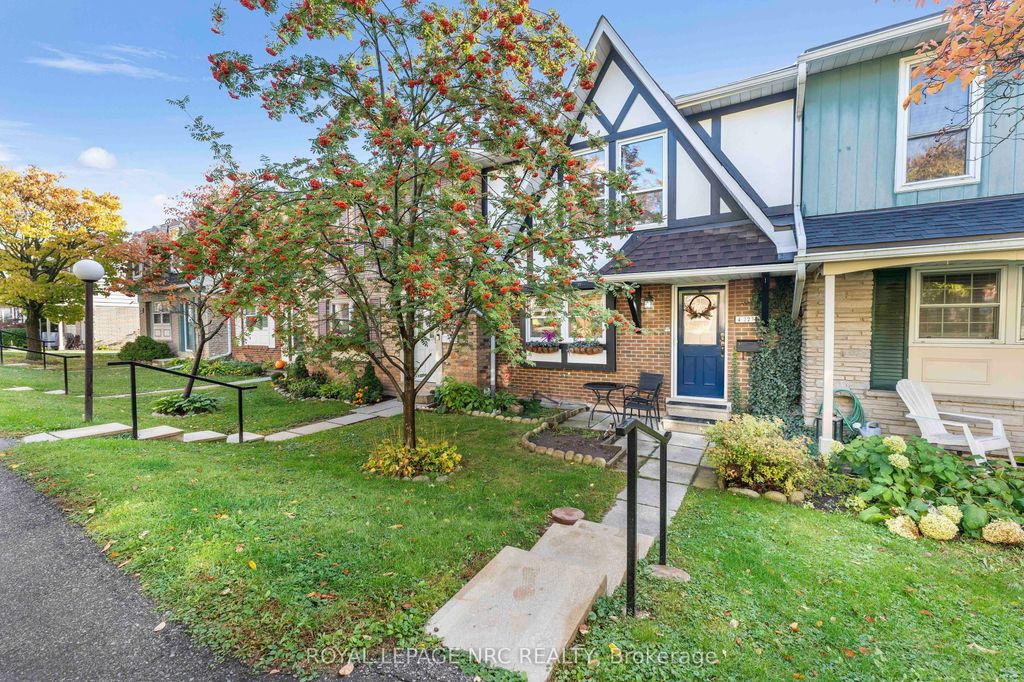 Photo of 2232 Upper Middle Road #4, Burlington, ON L7P 2Z9 (MLS # W12481639)