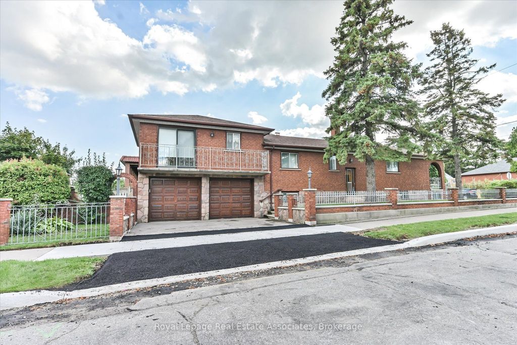 Photo of 135 Jay Street, Toronto, ON M6L 2M3 (MLS # W12434076)