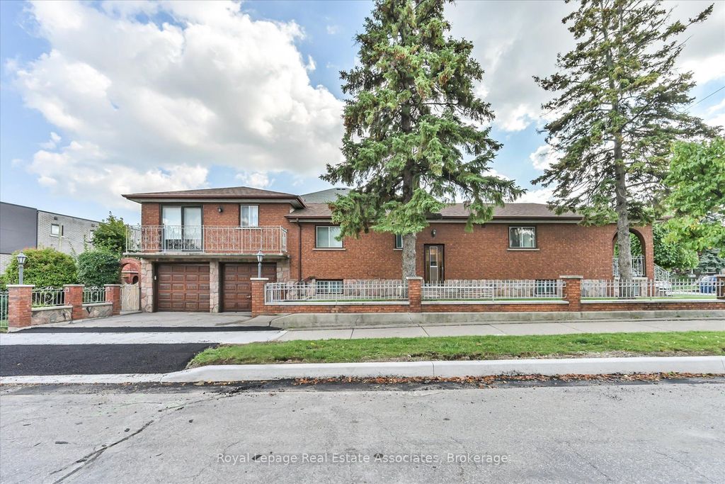 Photo of 135 Jay Street, Toronto, ON M6L 2M3 (MLS # W12434076)