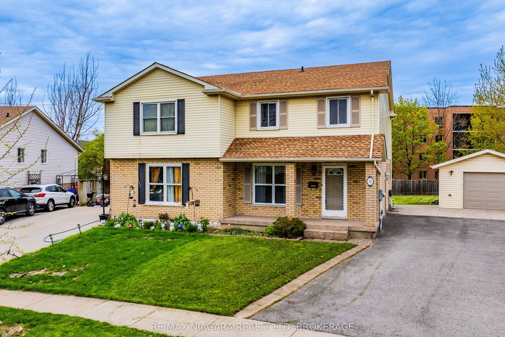 Photo of 32 VINTAGE Crescent, St. Catharines, ON L2S 3C3 (MLS # X13079396)