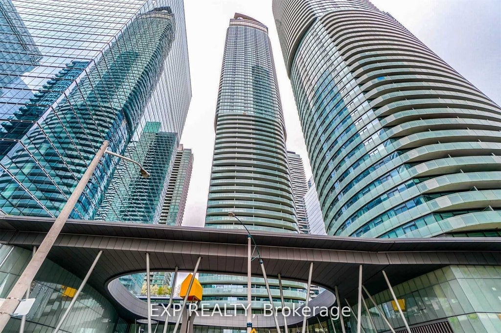 Photo of 14 York Street #2111, Toronto, ON M5J 0B1 (MLS # C13769106)