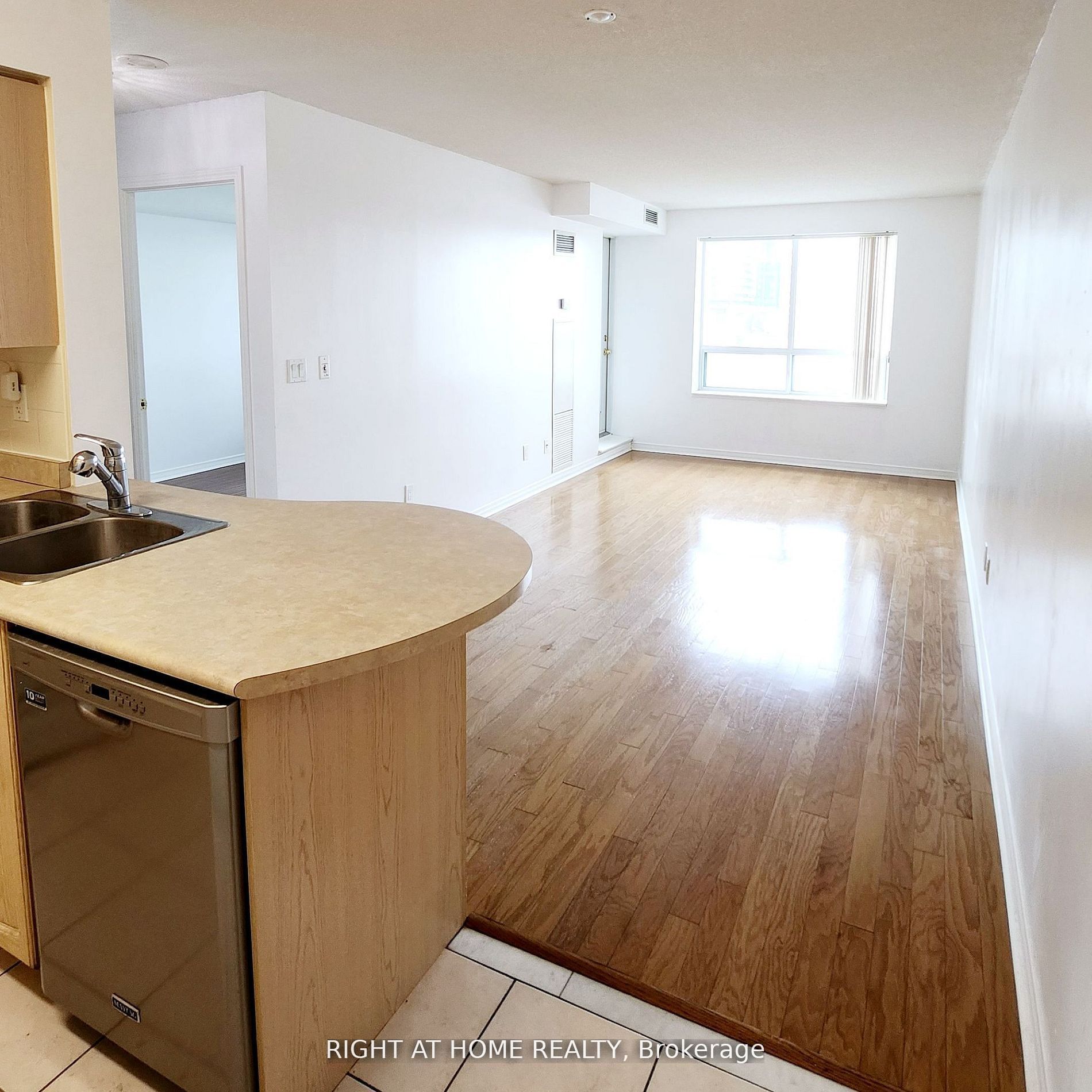 23 Oneida Crescent 401