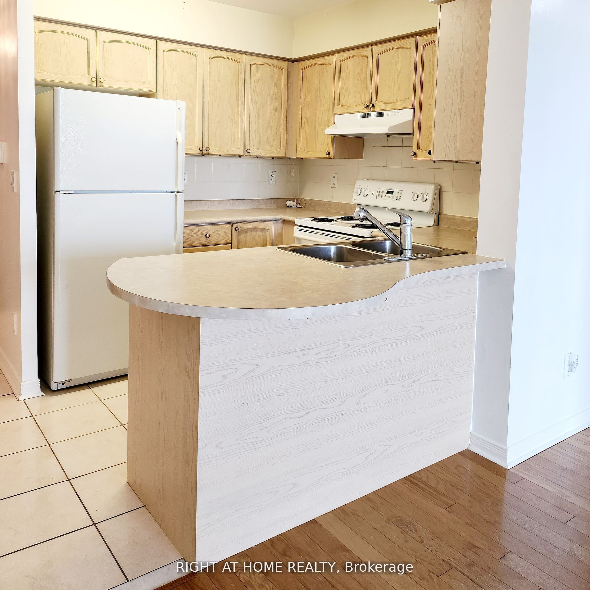 23 Oneida Crescent 401