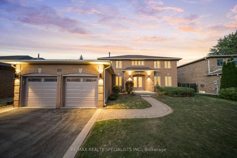 24 Whitmore Court Brampton ON L6Z 2A5