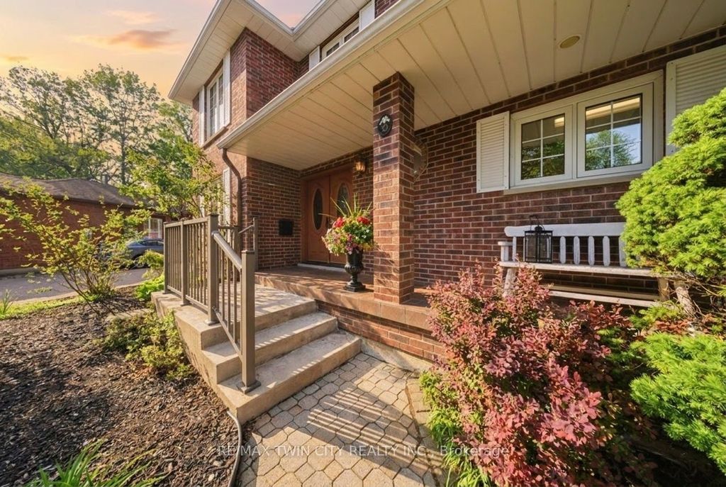 Photo of 10 Riva Ridge, Brantford, ON N3P 1R9 (MLS # X13167186)