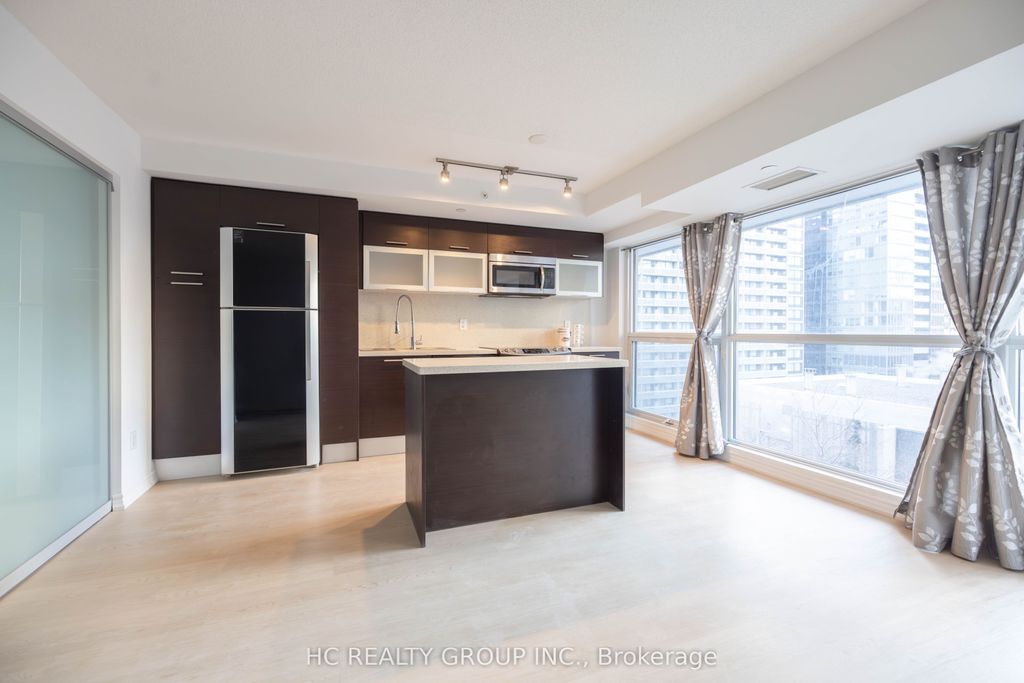 Photo of 386 Yonge Street #819, Toronto, ON M5B 0A5 (MLS # C12369415)