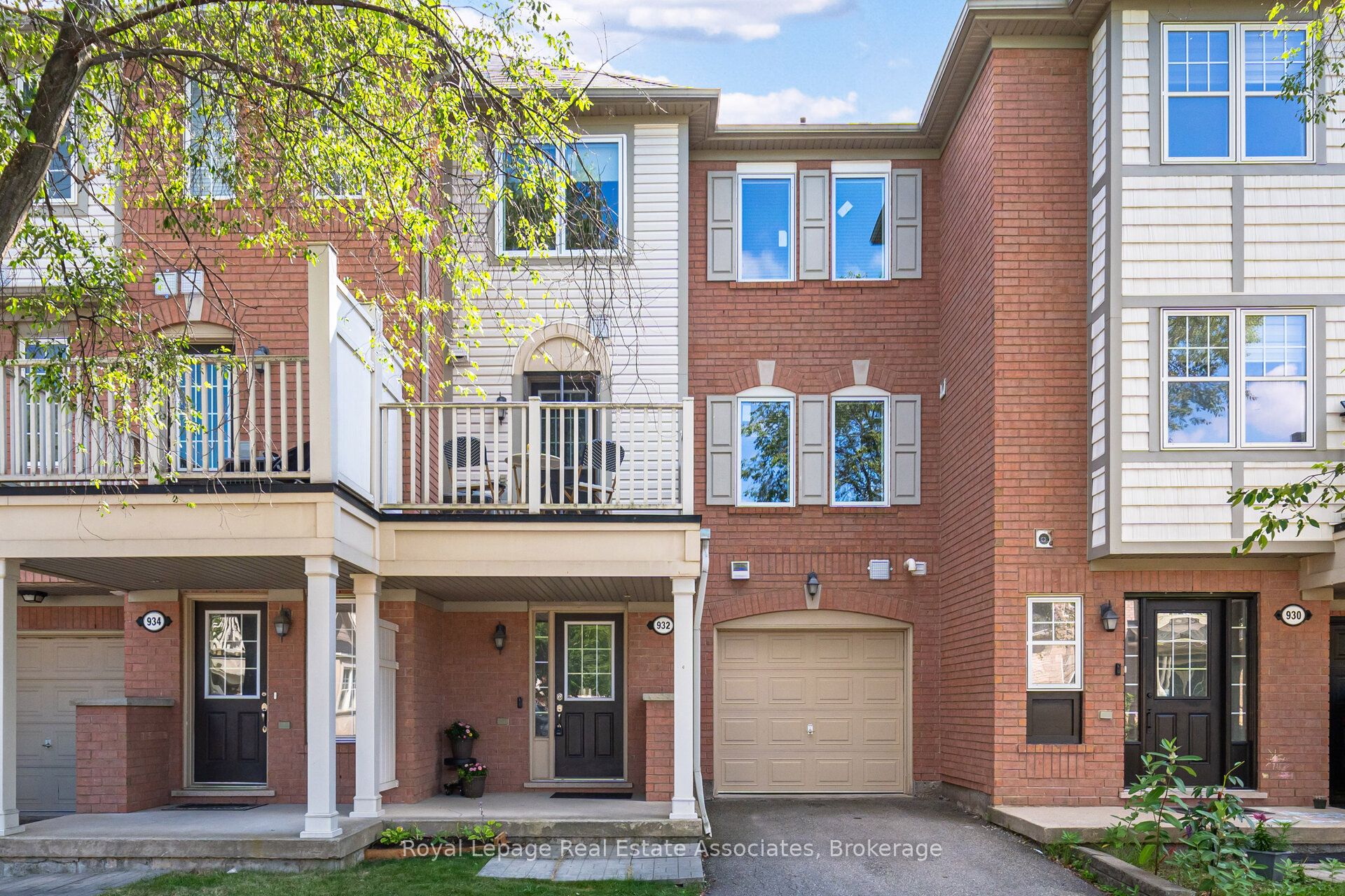 932 Burgess Gardens