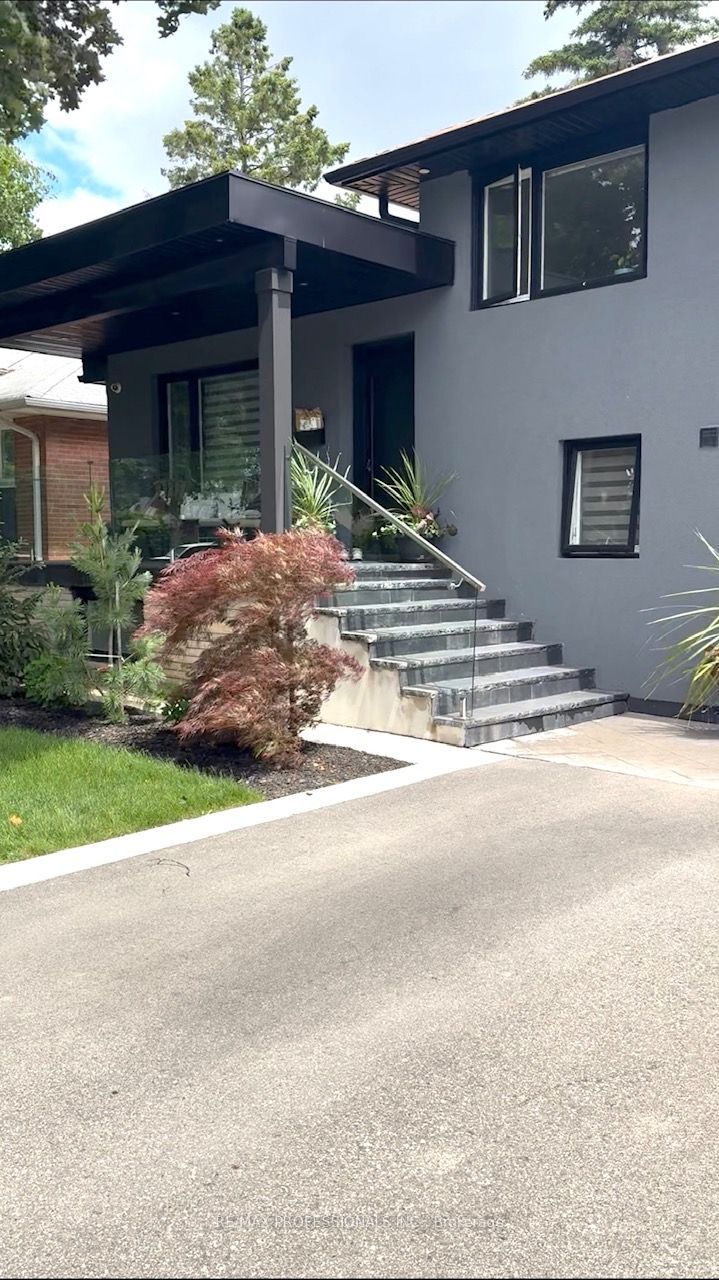 Photo 1 of 12 — 36 Mitre Place BSMT, Toronto, ON M9R 3C4