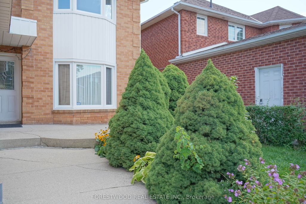 Photo of 4376 Guildwood Way, Mississauga, ON L5R 2A4 (MLS # W12390990)