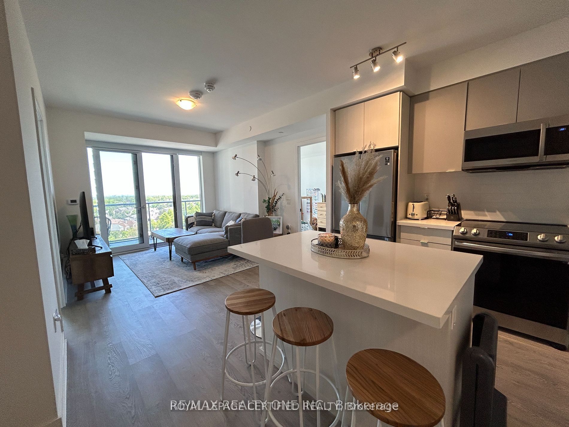 4655 Metcalfe Avenue 806