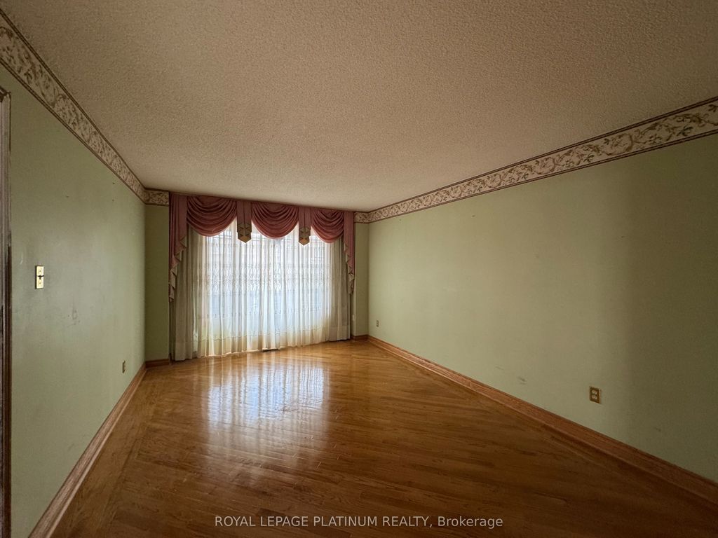 Photo of 60 Brookfield Court, Brampton, ON L6Y 4K4 (MLS # W12961444)