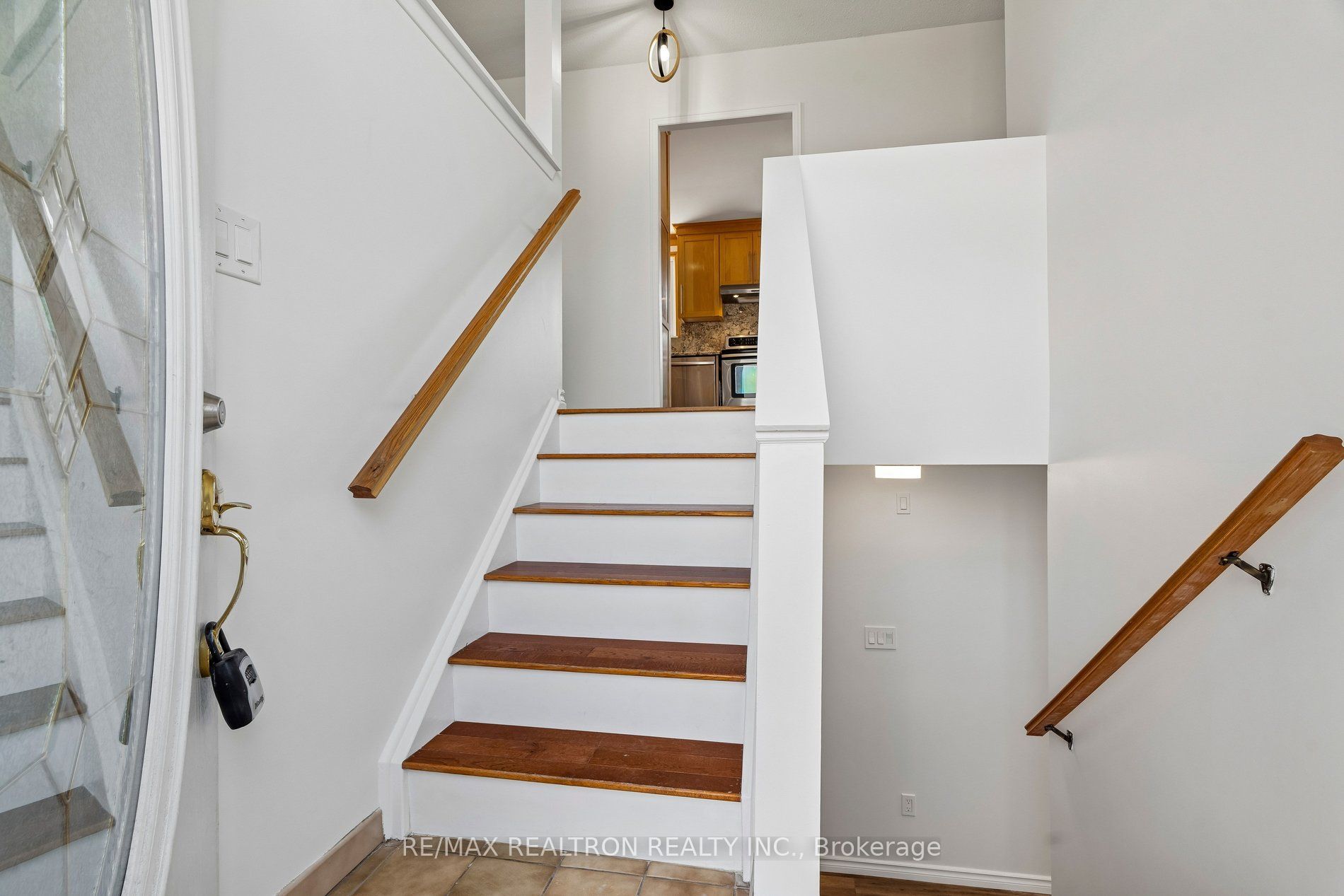 991 Cardinal Court