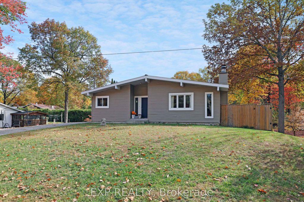 Photo of 136 Resthaven Avenue, Constance Bay - Dunrobin - Kilmaurs - Woodlawn, ON K0A 3M0 (MLS # X12475244)
