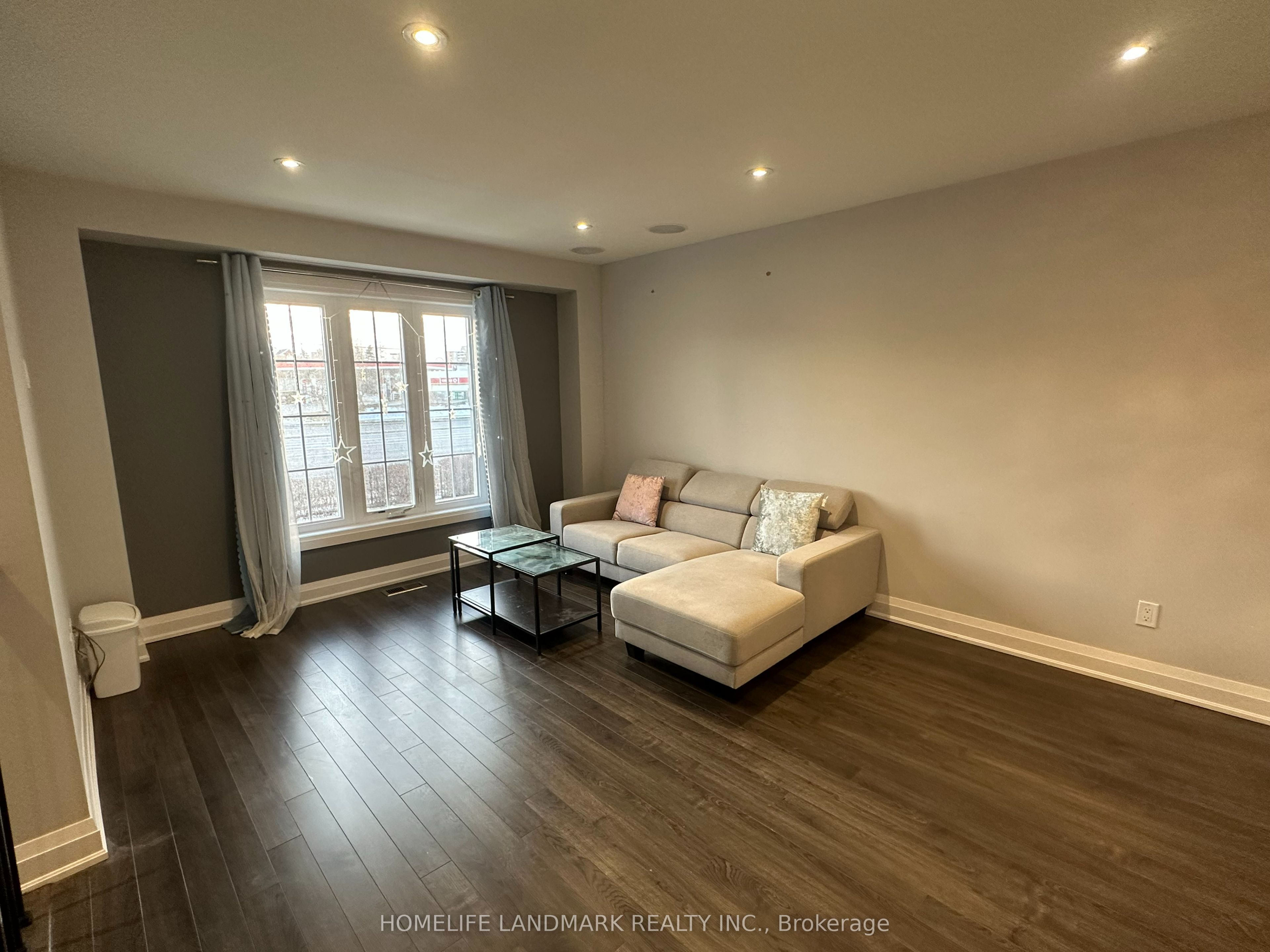 2398 Britannia Road W 63