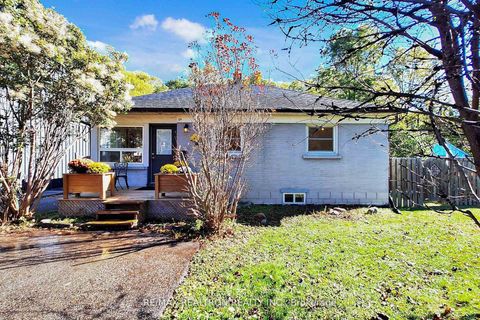 Property photo of 59 machell avenue, aurora, ON l4g 2r8