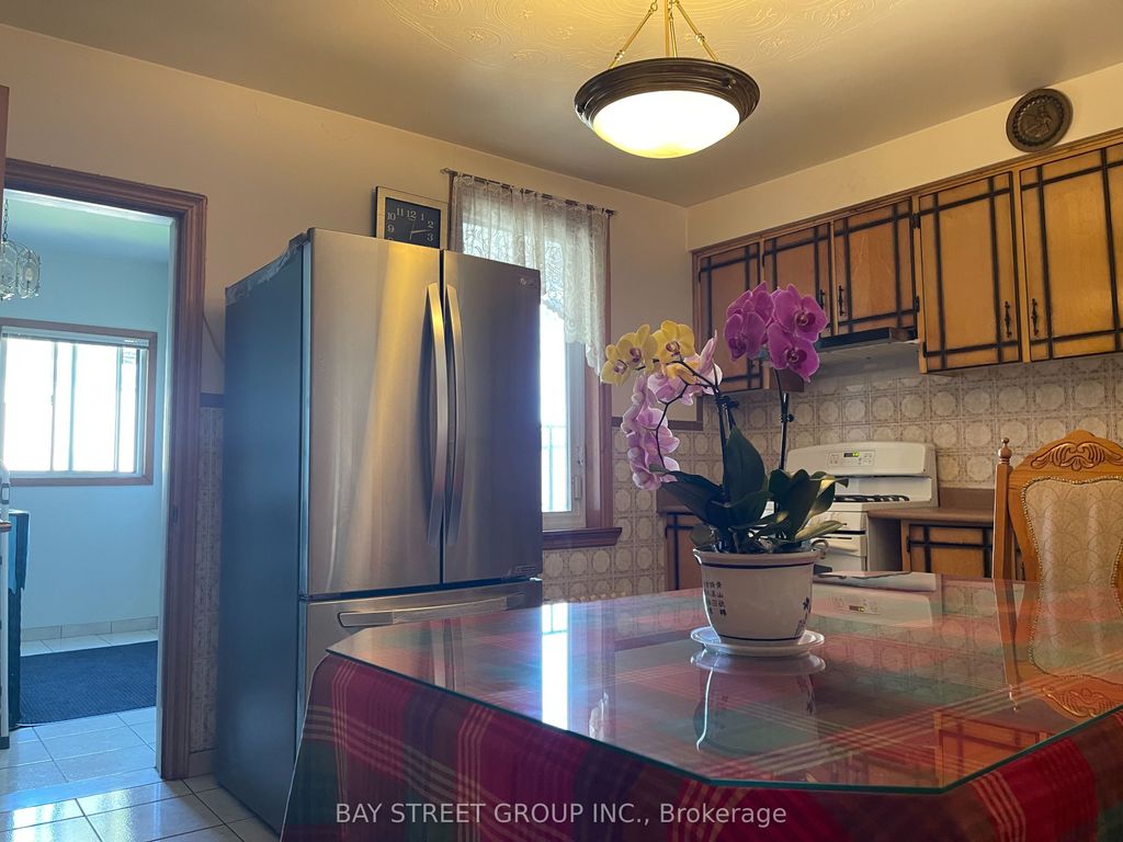Photo of 543 Crawford Street, Toronto, ON M6G 3J9 (MLS # C12425935)