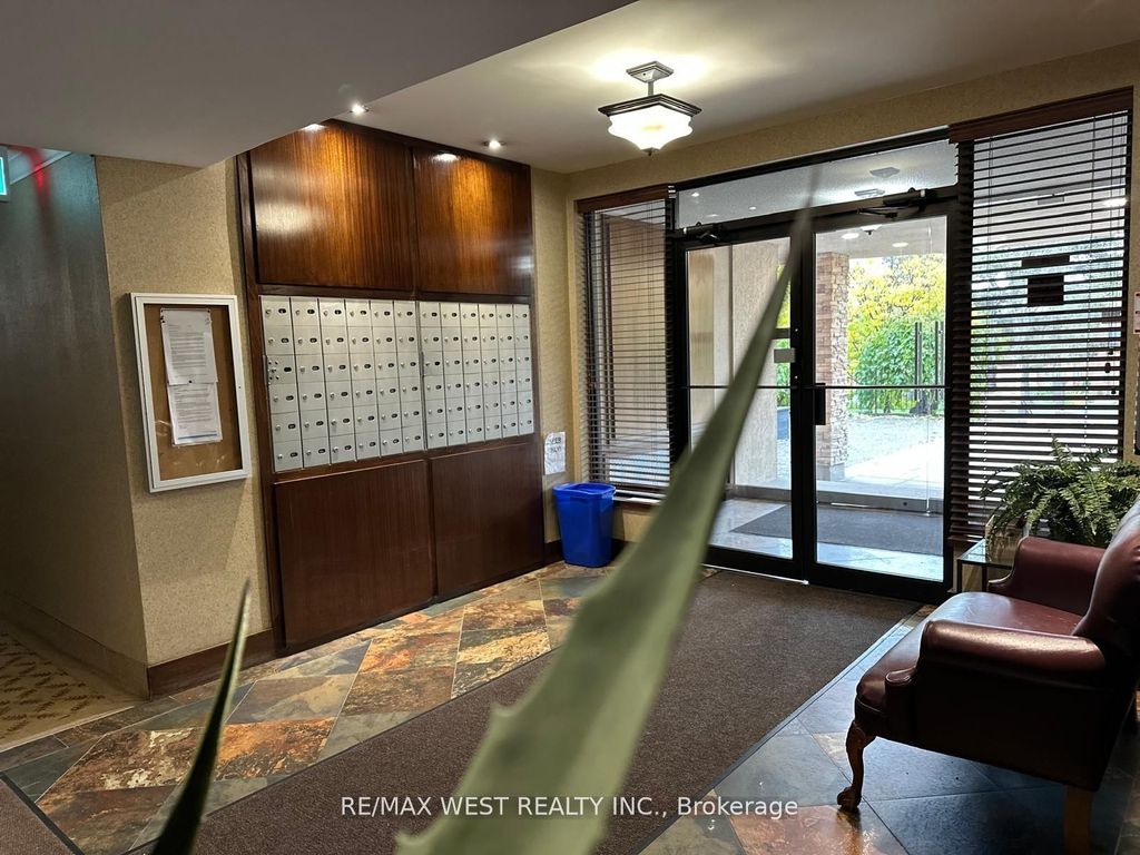 Photo of 2550 Bathurst Street #205, Toronto, ON M6B 2Z2 (MLS # C12934882)