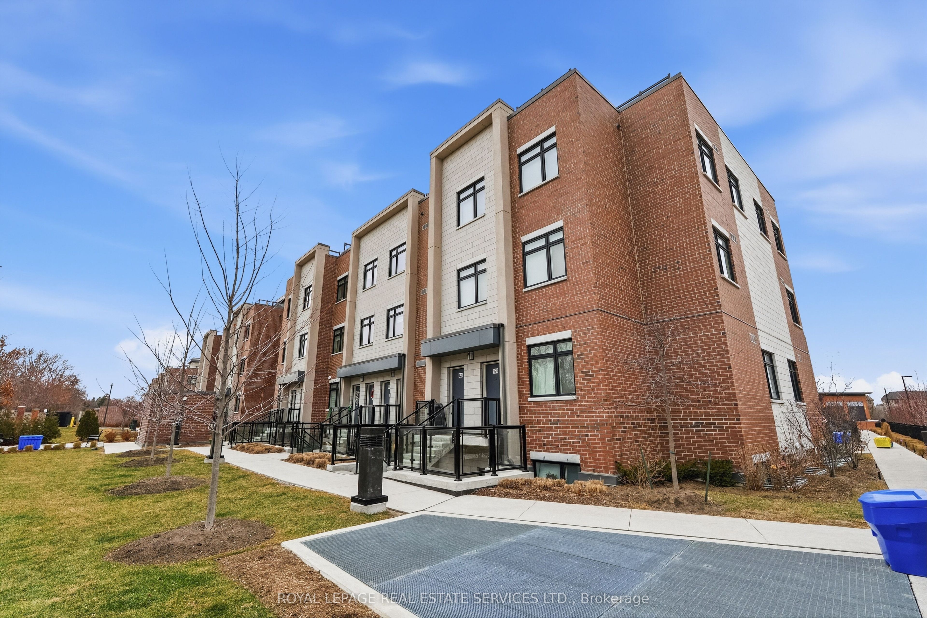 1062 Douglas McCurdy Common 227