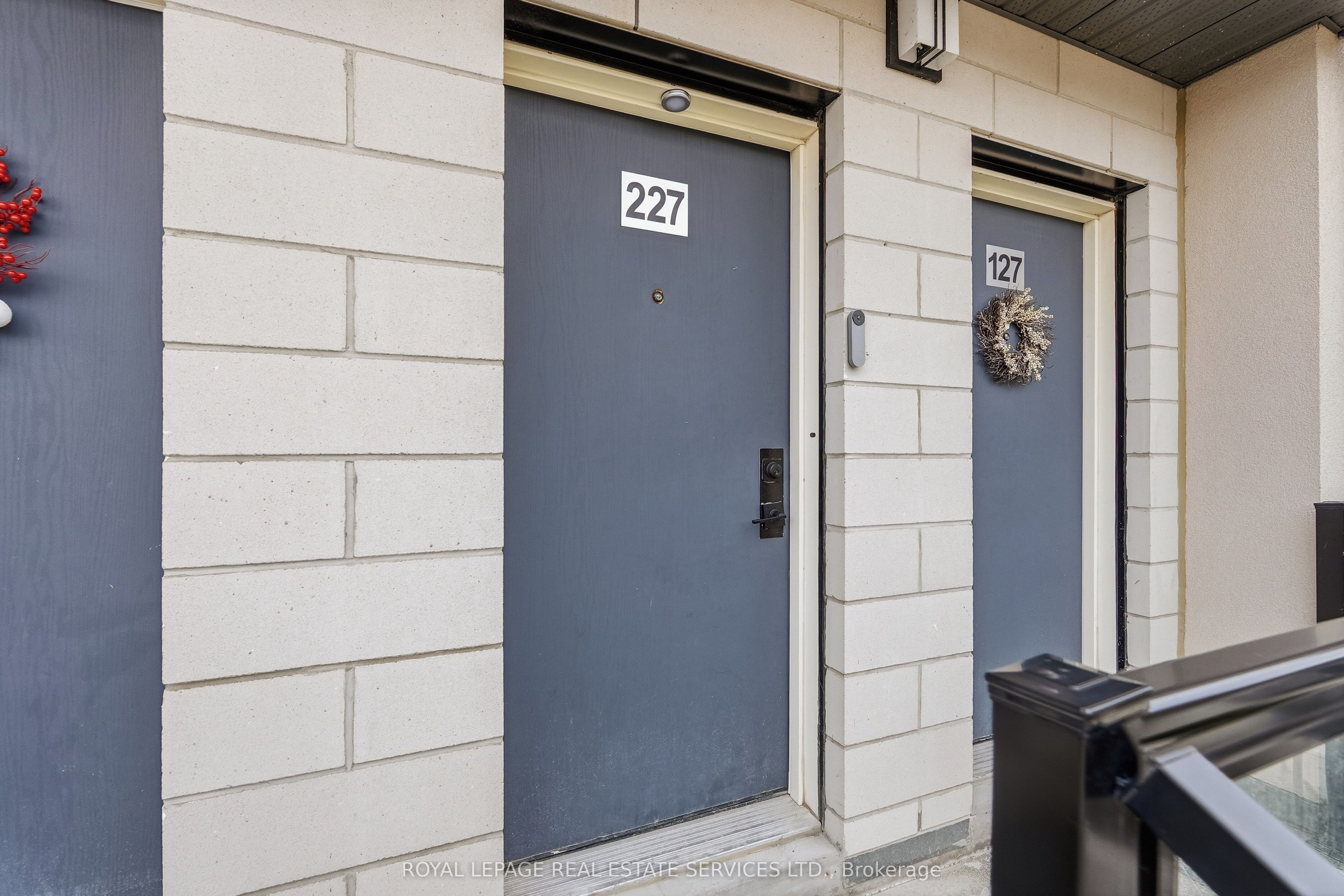 1062 Douglas McCurdy Common 227