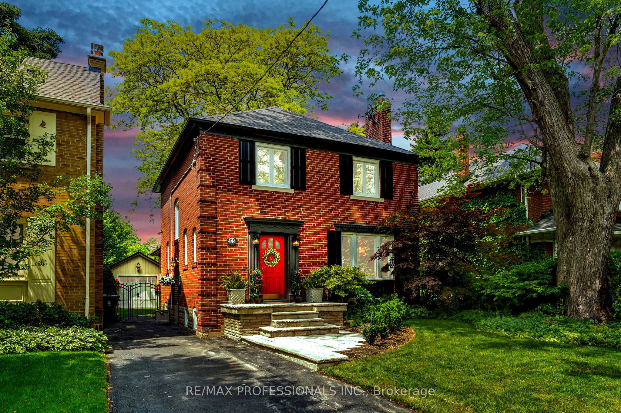 444 Prince Edward Drive N