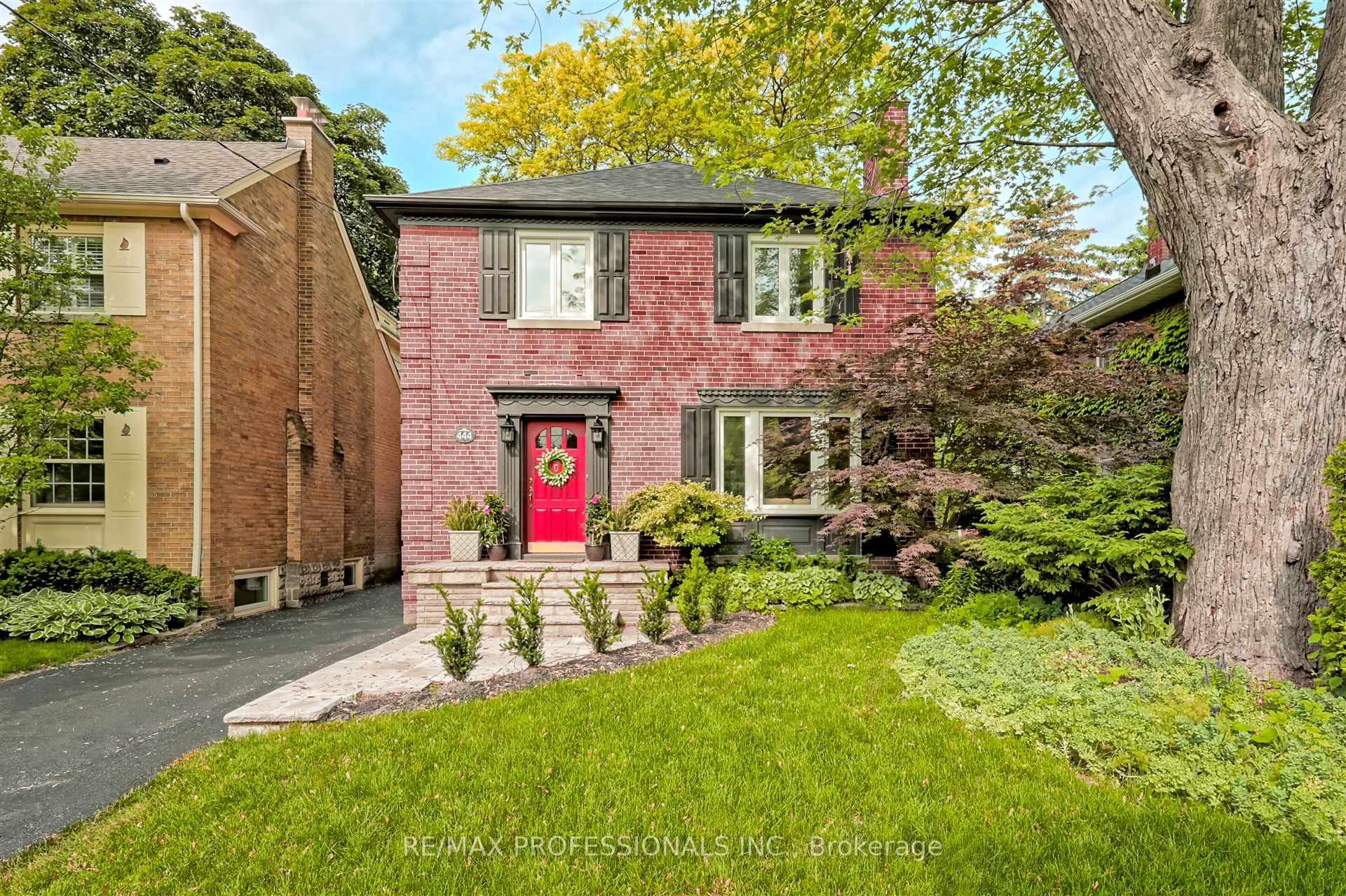 444 Prince Edward Drive N