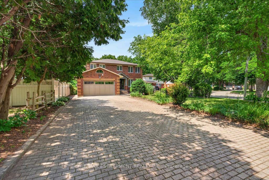 Photo of 339 Kingsway Place, Milton, ON L9T 4C8 (MLS # W13610990)