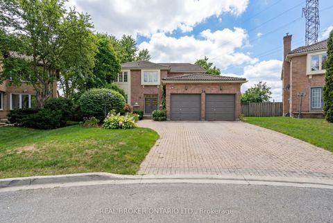 36 Ellingwood Court Markham ON L3R 8A7
