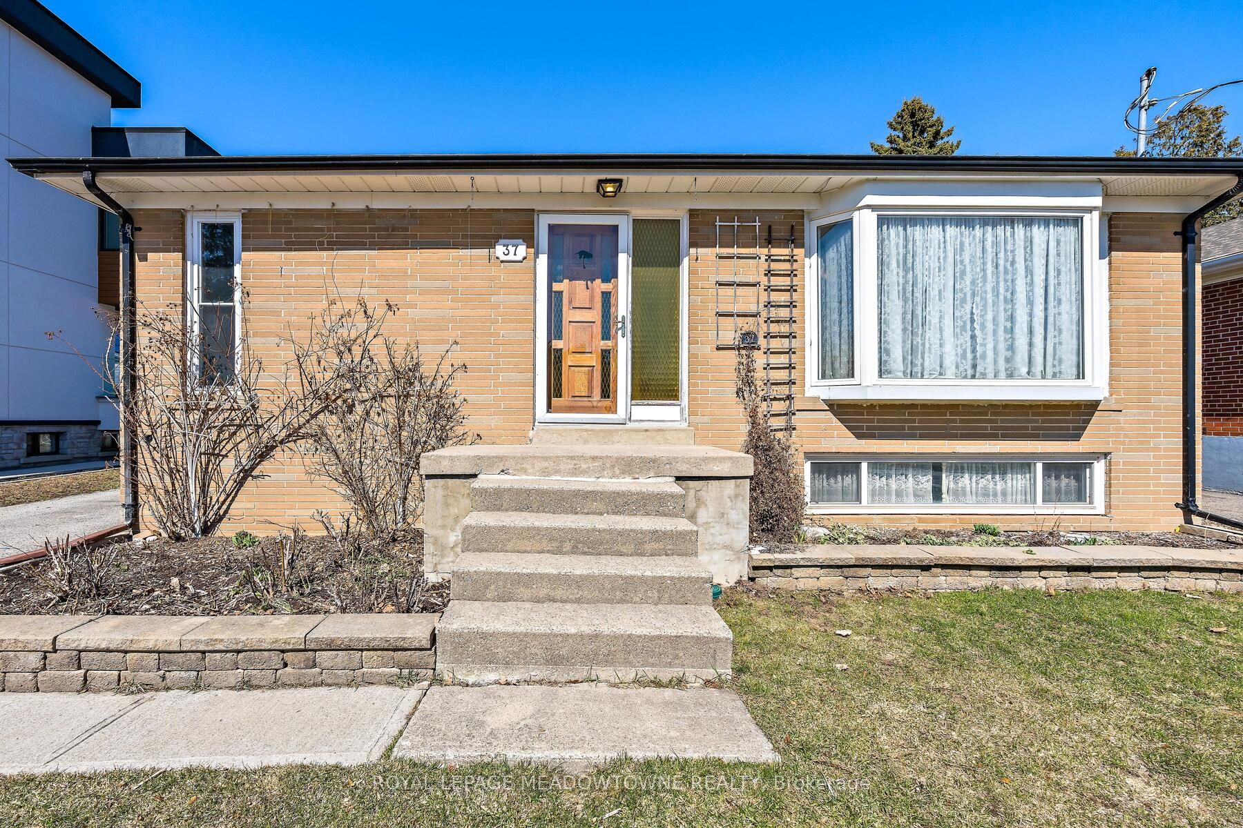 37 Prince Charles Drive