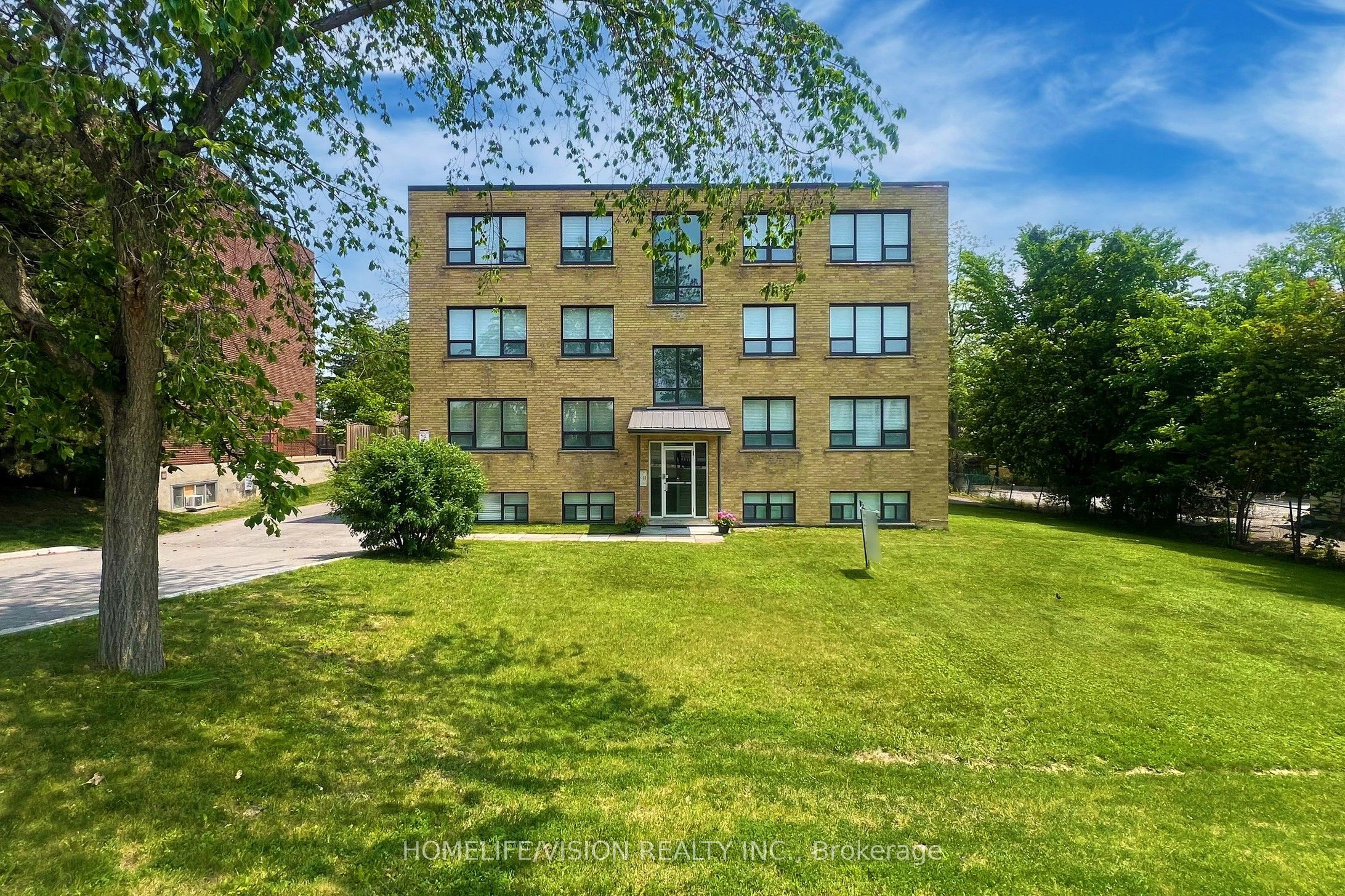 Photo 1 of 38 — 9901 Yonge Street 4, Richmond Hill, ON L4C 1V1