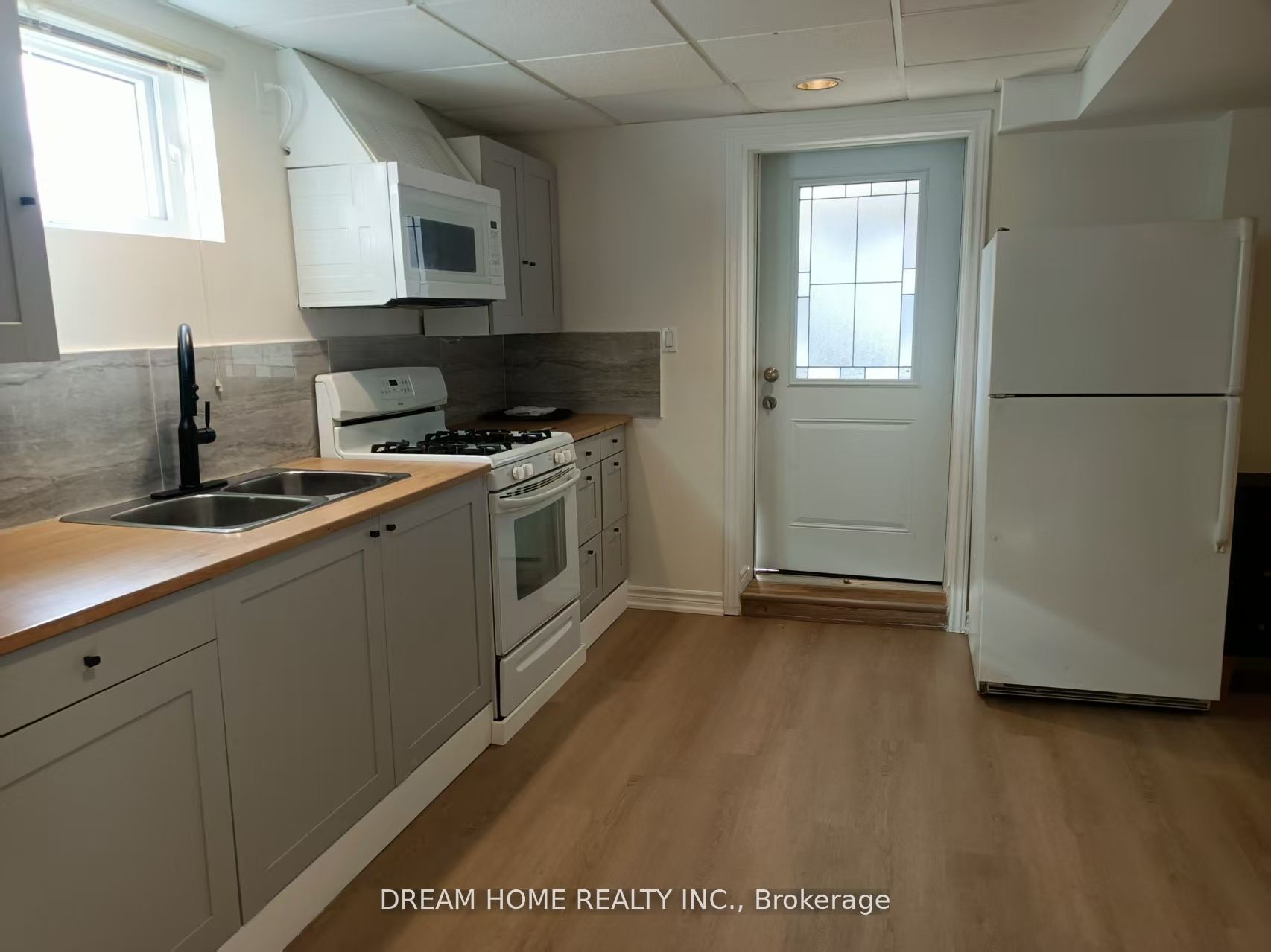 3 salt creek Avenue bsmt