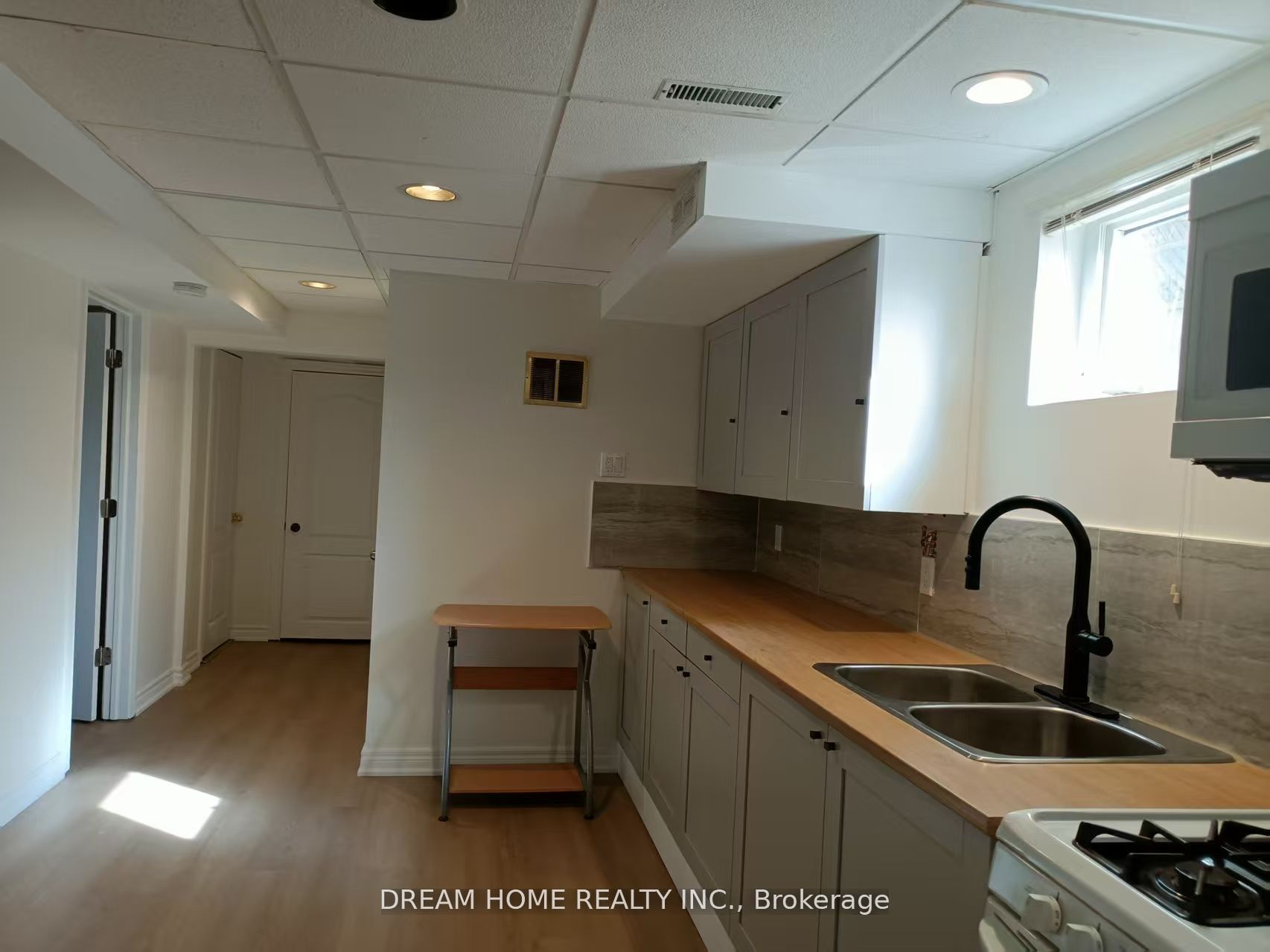 3 salt creek Avenue bsmt