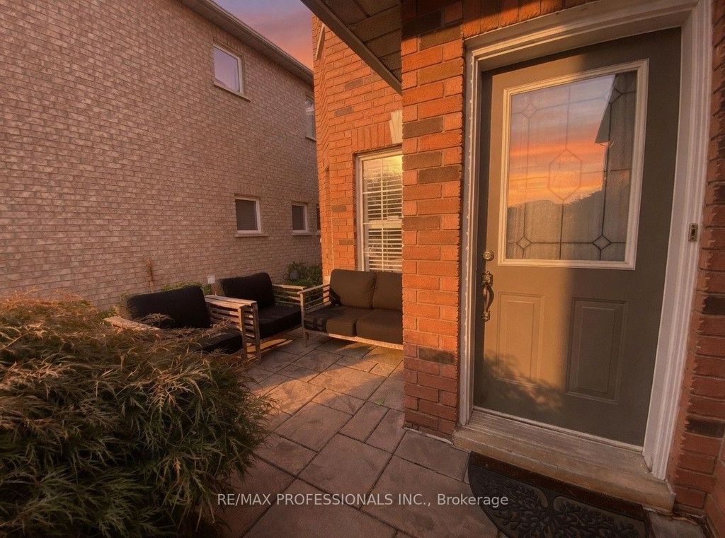 Photo of 7153 Waldorf Way, Mississauga, ON L5N 7R3 (MLS # W12859462)