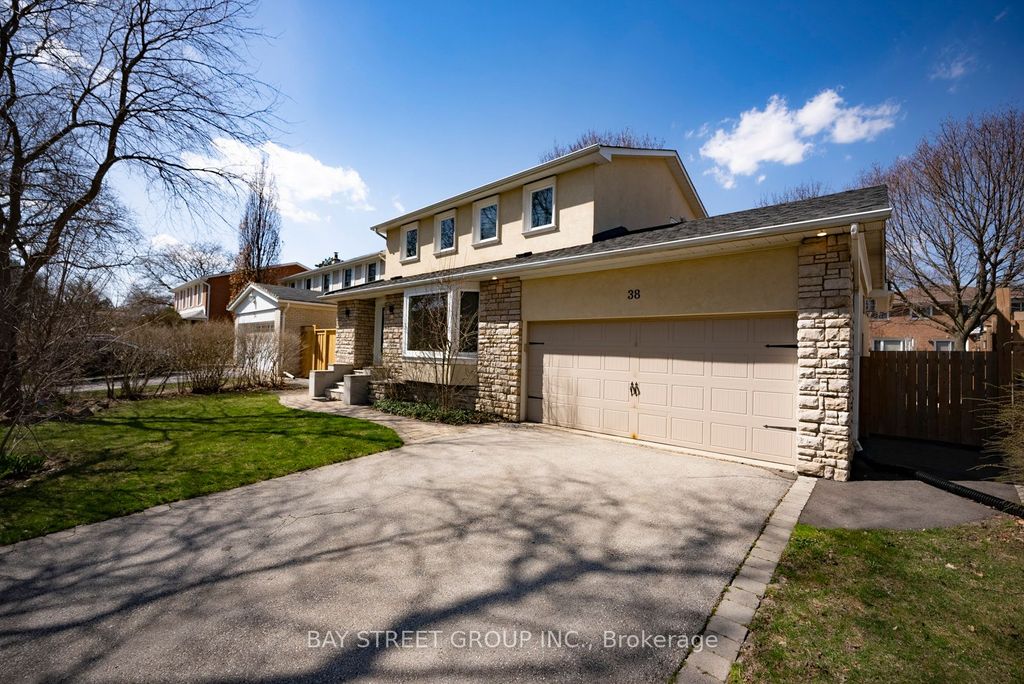 Photo of 38 Foursome Crescent, Toronto, ON M2P 1W3 (MLS # C13023228)