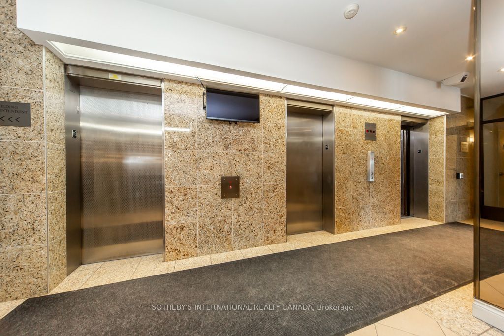 Photo of 260 Scarlett Road #302, Toronto, ON M6N 4X6 (MLS # W12822208)