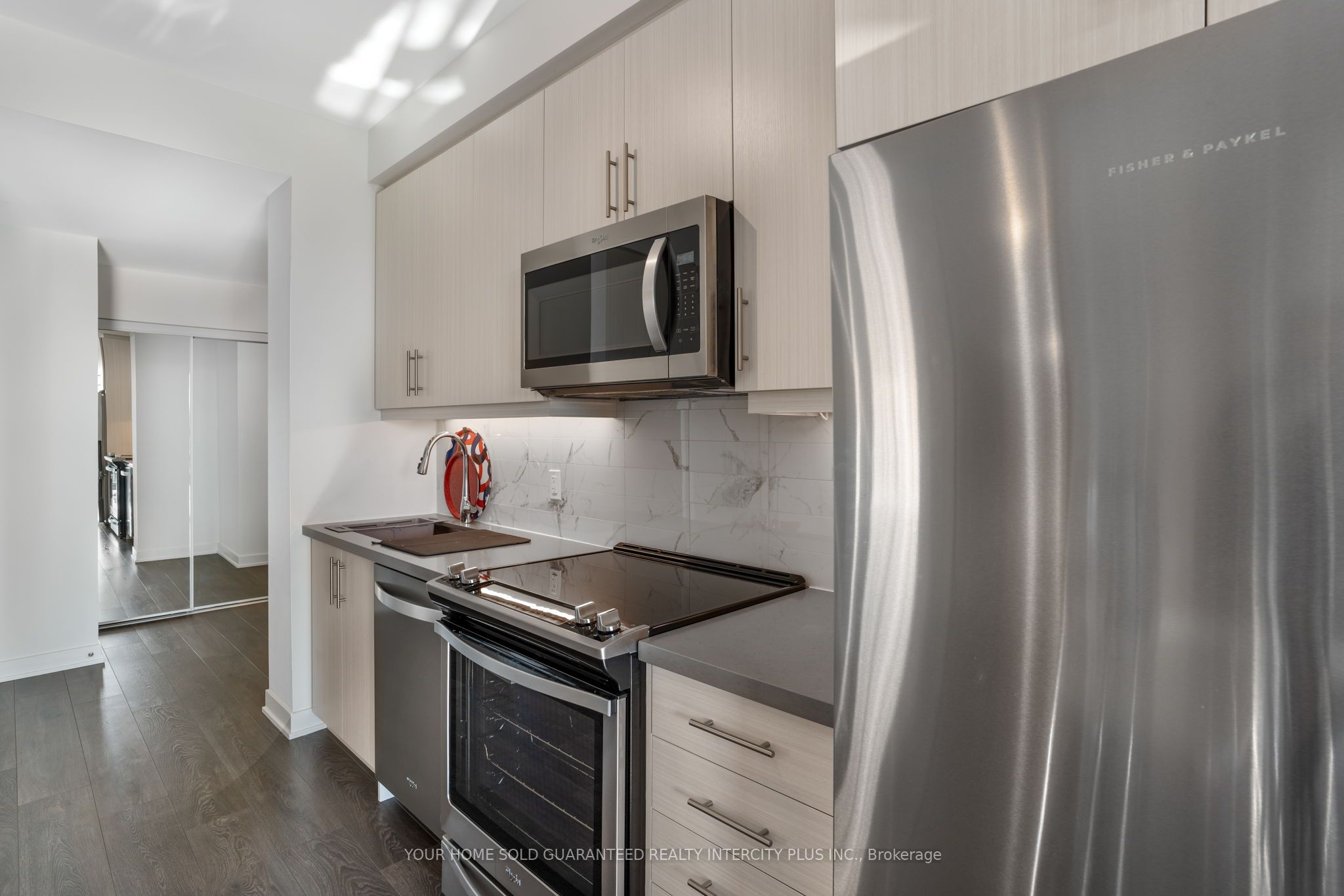 85 Oneida Crescent 303