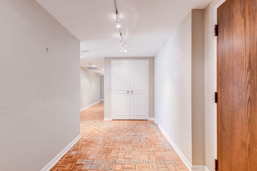 Photo of 1166 Bay Street #1305, Toronto, ON M5S 2X8 (MLS # C13688768)