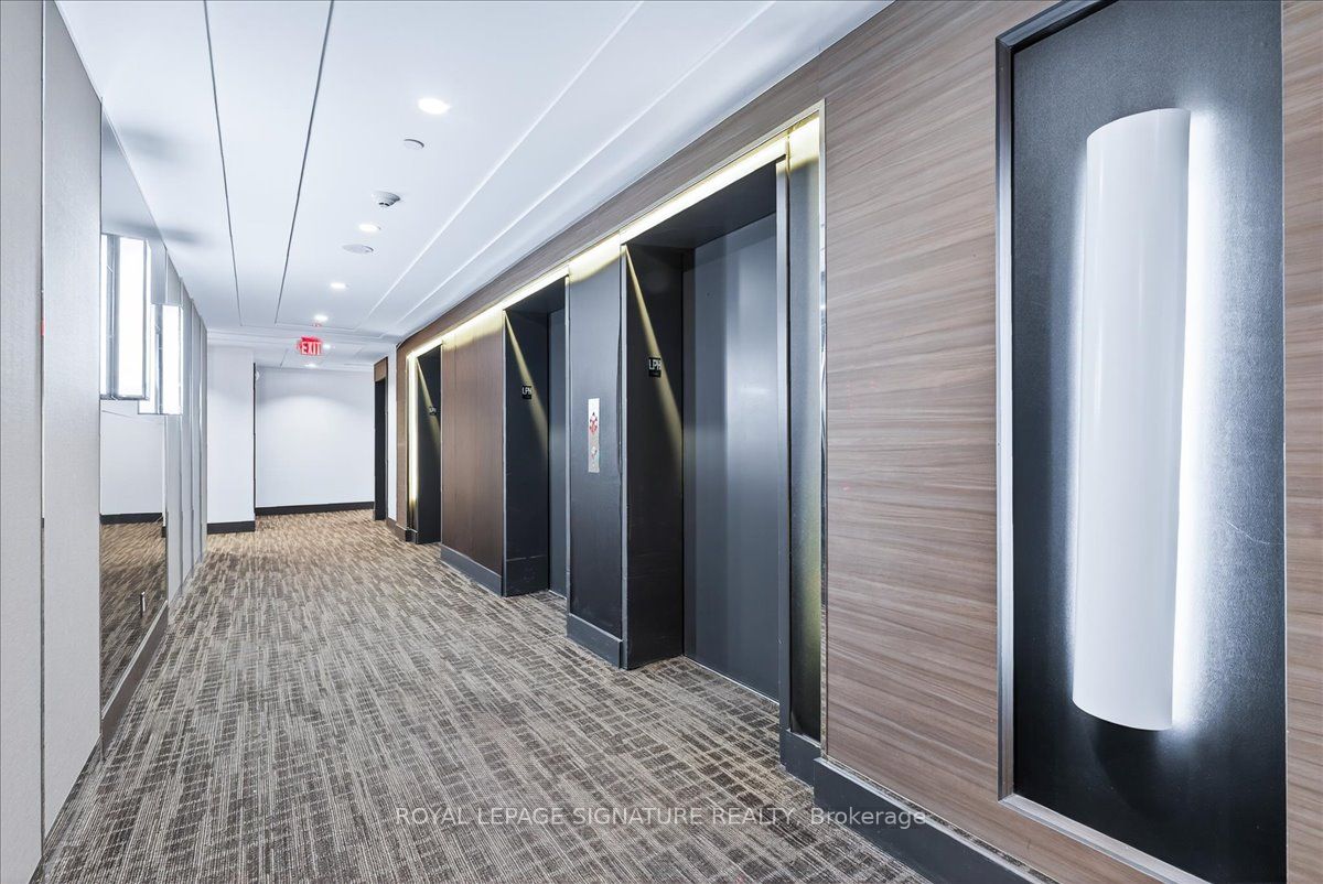 9471 Yonge Street LPH06