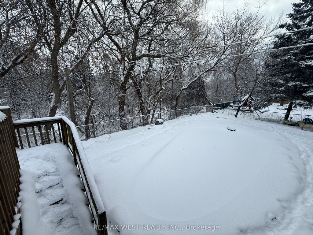 Photo of 509 Arnhem Drive, Oshawa, ON L1G 2J2 (MLS # E12738552)