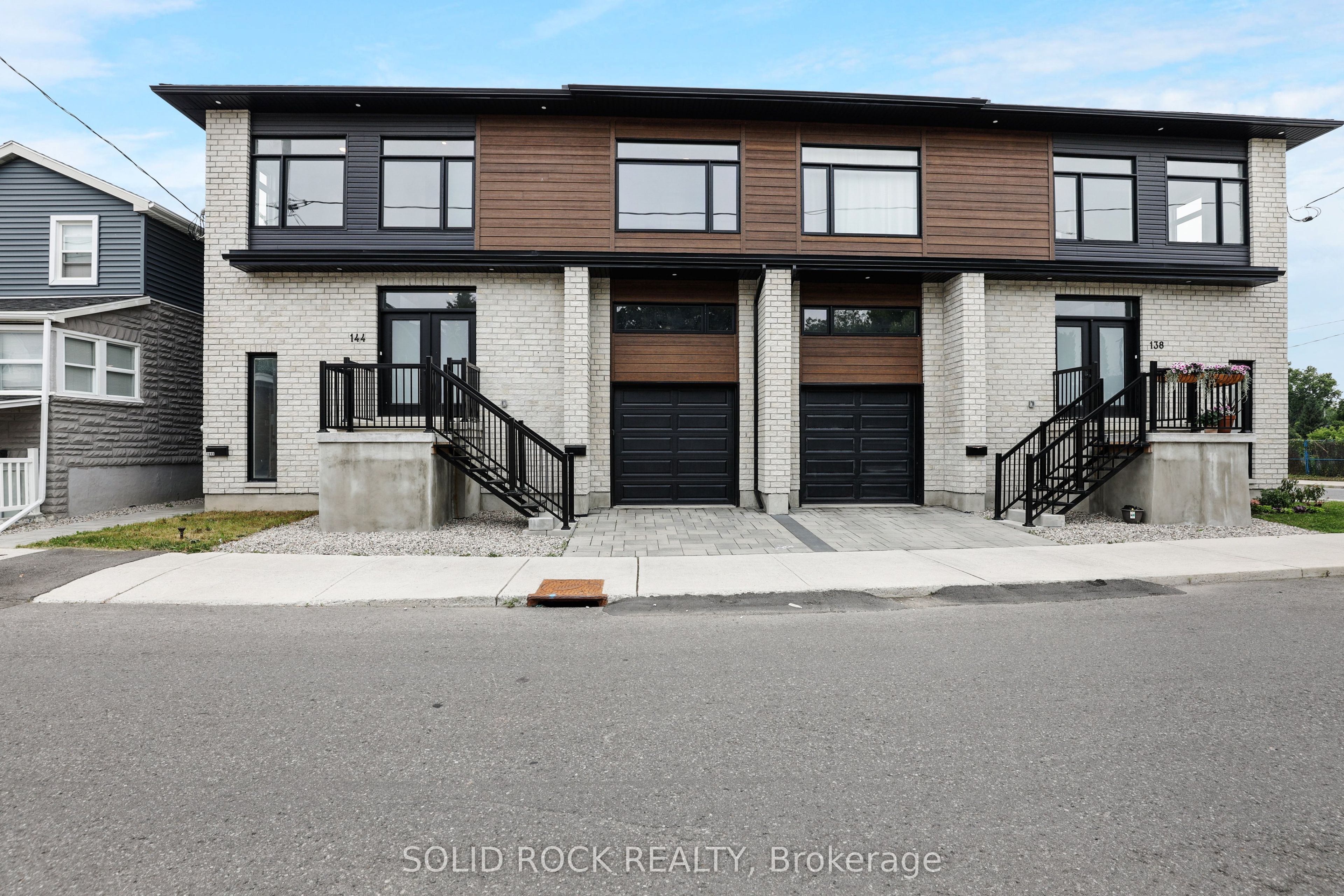 Photo 1 of 5 — 144 Montfort Street, Vanier and Kingsview Park, ON K1L 5P6