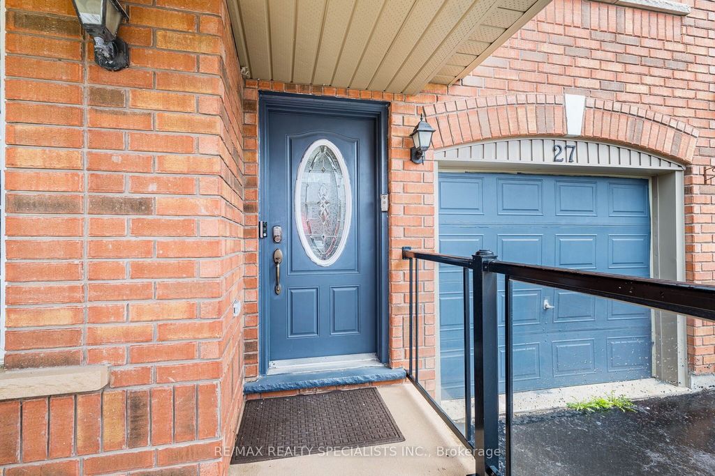 Photo of 27 Wall Street, Brampton, ON L6R 0N2 (MLS # W13044536)