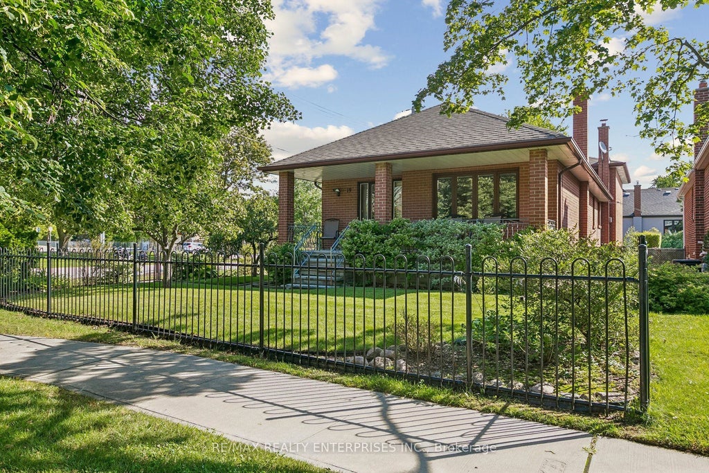 Photo of 19 Coules Court, Toronto, ON M8W 2N8 (MLS # W13717906)