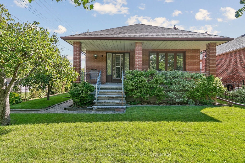 Photo of 19 Coules Court, Toronto, ON M8W 2N8 (MLS # W13717906)