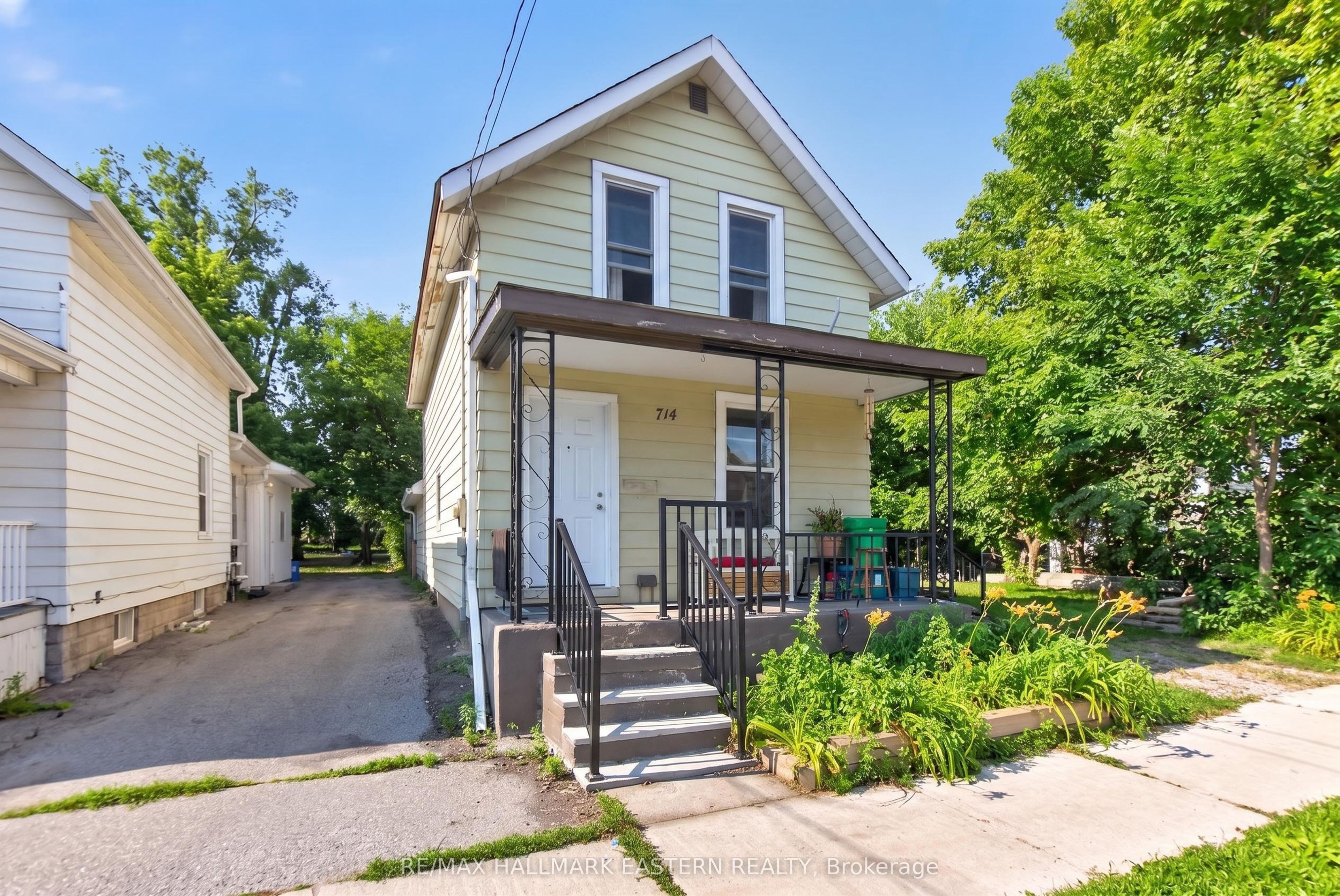 Photo 1 of 48 — 714 Chamberlain Street, Peterborough, ON K9J 4M3