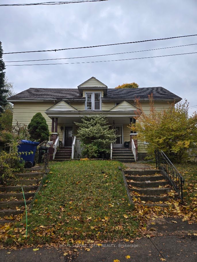 Photo 1 of 11 — 4336 Elgin Street, Niagara Falls, ON L2E 2X8