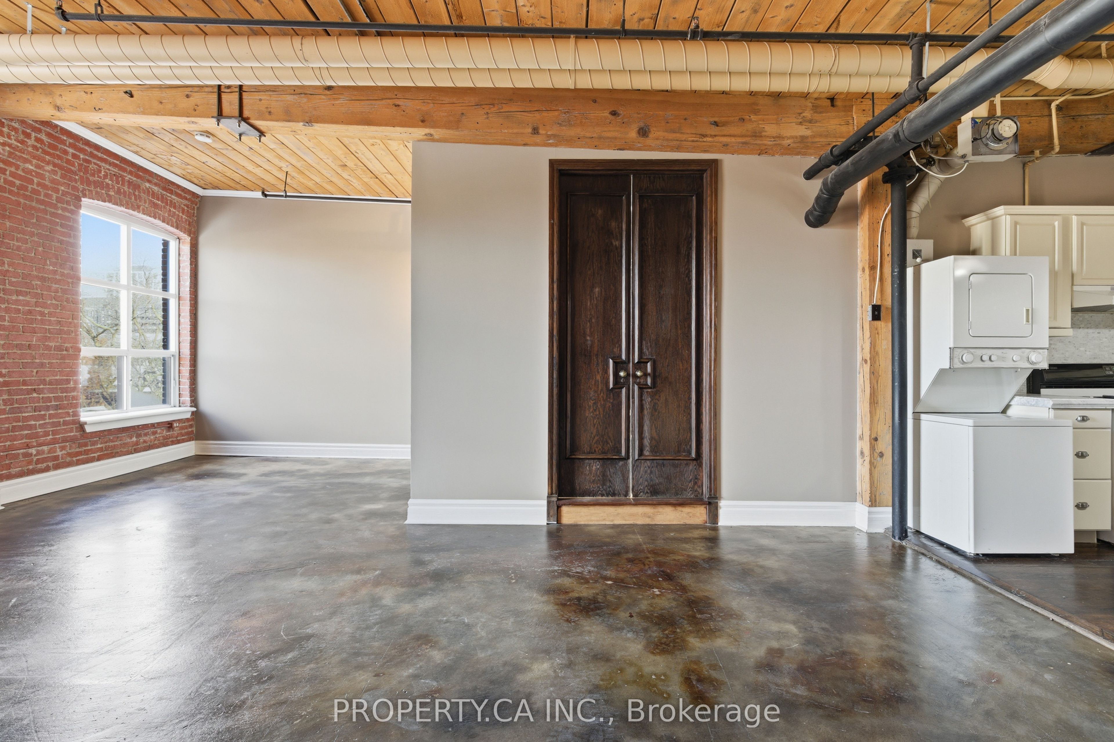 426 Queen Street E 405