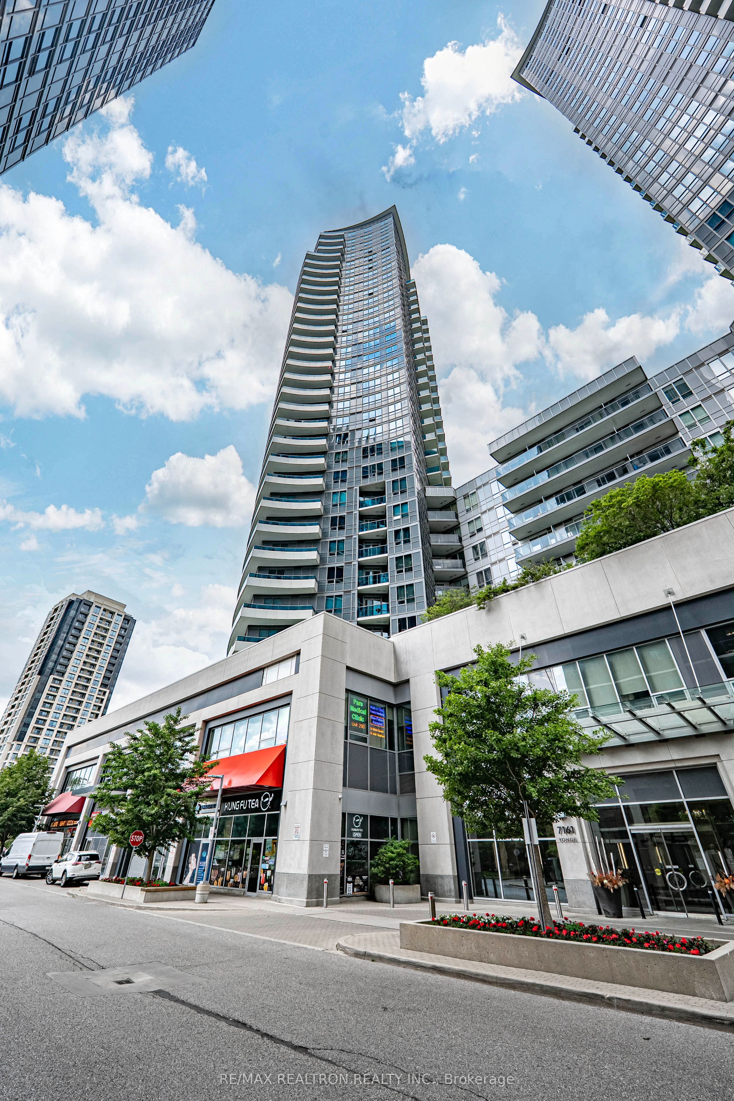 7161 Yonge Street 418