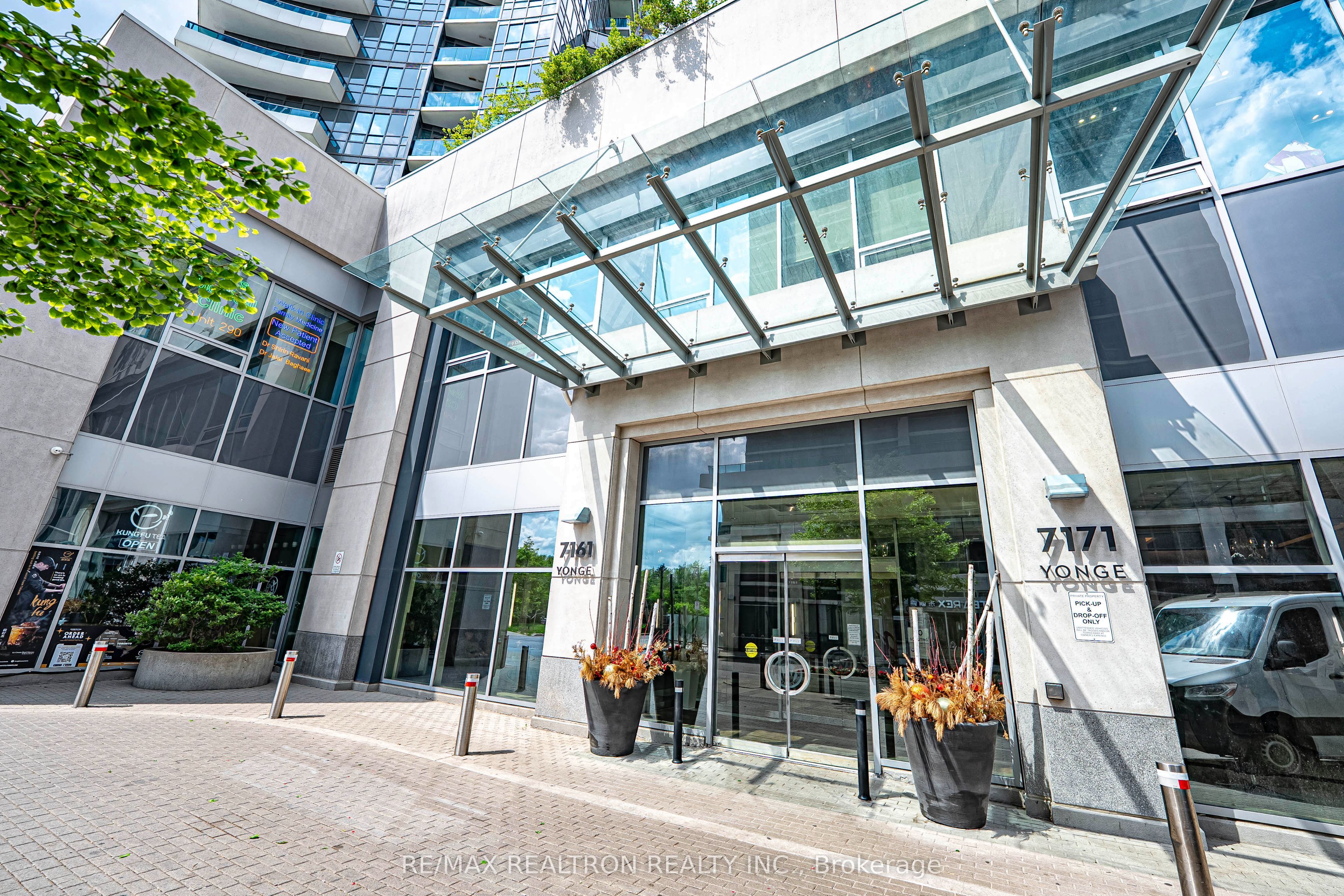 7161 Yonge Street 418