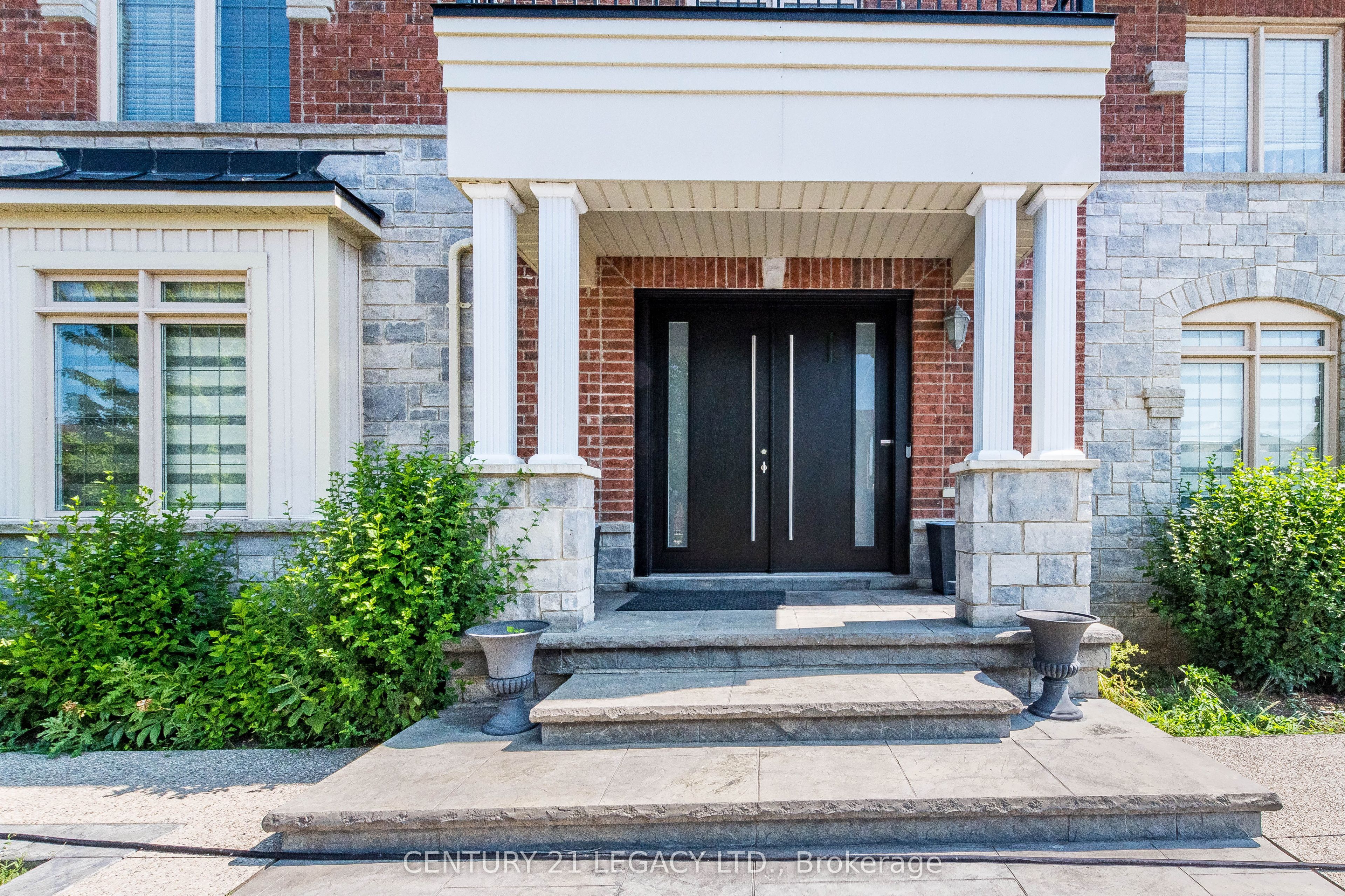 11 DRUMMONDVILLE Drive