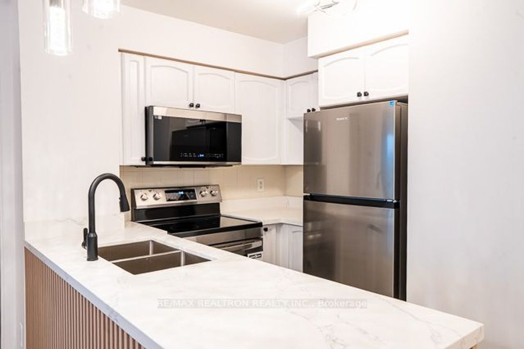 Photo of 18 Yonge Street #808, Toronto, ON M5E 1Z8 (MLS # C12501826)